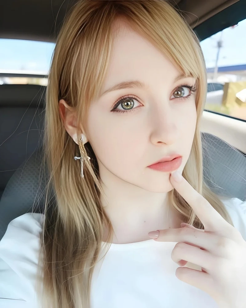 Gái xinh TikTok mặc váy ngắn với phong thái tự tin và cuốn hút